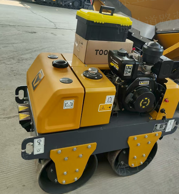 XCMG XMR050 small double mini vibration drum vibratory road roller price - Mini teerull: pilt 5 XCMG XMR050 small double mini vibration drum vibratory road roller price - Mini teerull: pilt 5