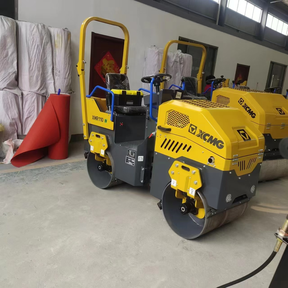 XCMG XMR110 1ton samll road roller hydraulic vibratory compator price - Mini teerull: pilt 4 XCMG XMR110 1ton samll road roller hydraulic vibratory compator price - Mini teerull: pilt 4