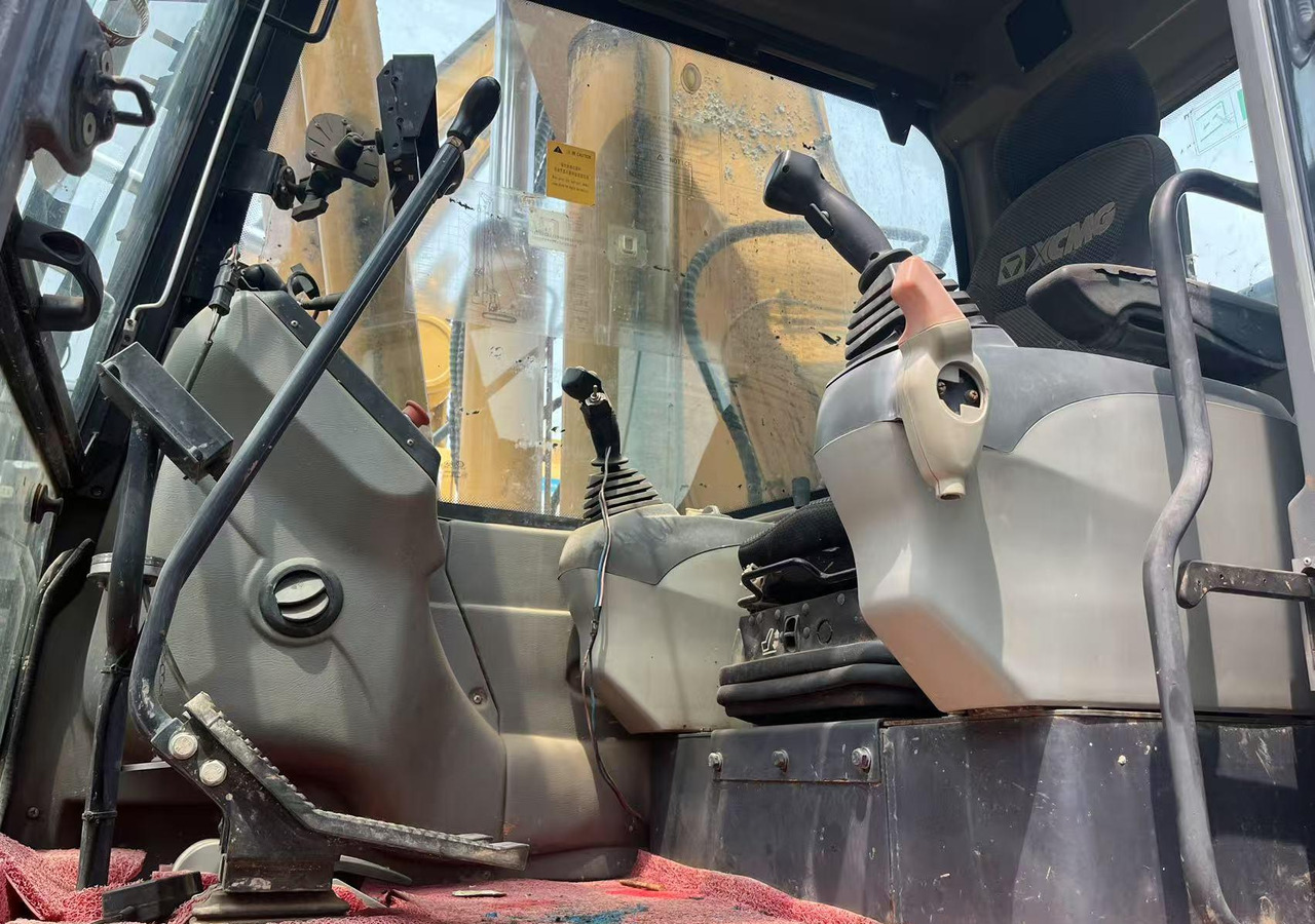 XCMG XR220D mobile crawler rotary drilling rig 25m - Puurimisplatvorm: pilt 3 XCMG XR220D mobile crawler rotary drilling rig 25m - Puurimisplatvorm: pilt 3