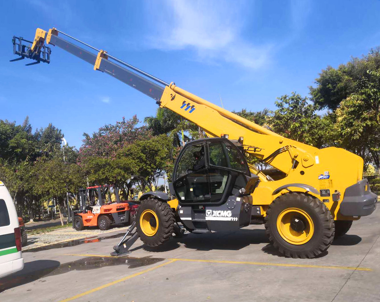 XCMG XTF1256K 5.4ton used diesel forklift loader telehandler for sale - Teleskooplaadur: pilt 3 XCMG XTF1256K 5.4ton used diesel forklift loader telehandler for sale - Teleskooplaadur: pilt 3