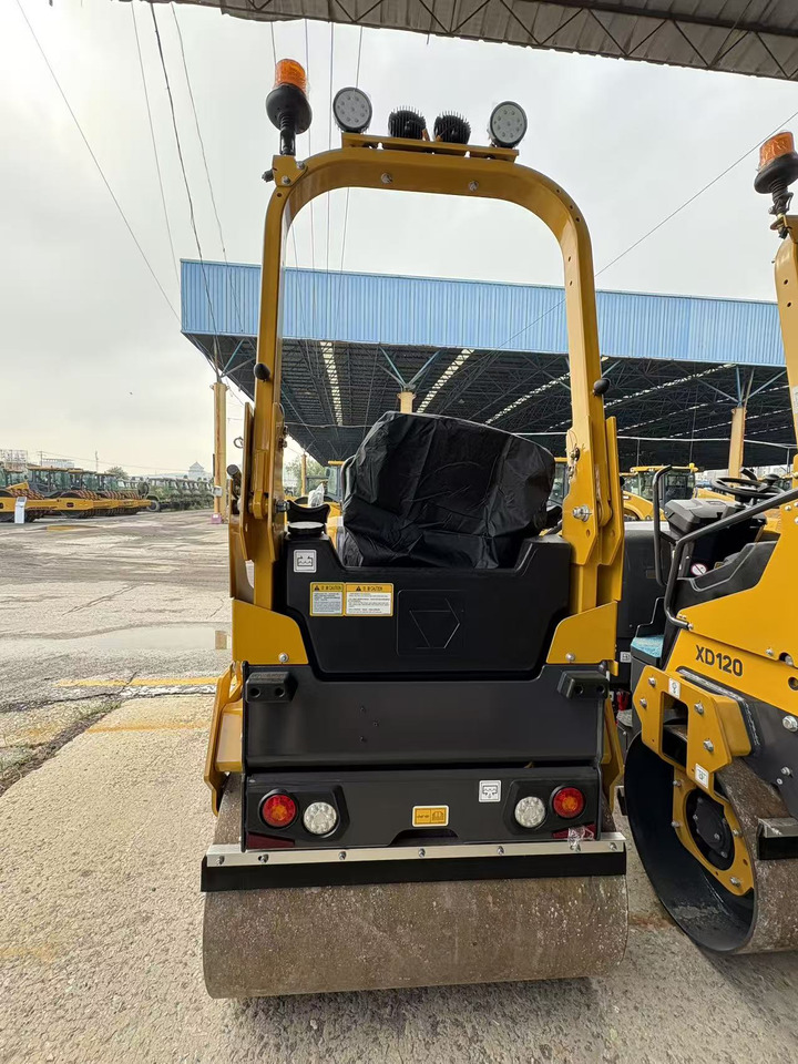 XCMG small XD120 Double Drum Vibratory Road Roller - Mini teerull: pilt 3 XCMG small XD120 Double Drum Vibratory Road Roller - Mini teerull: pilt 3