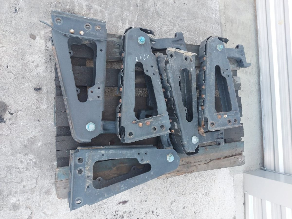 Cabin suspension A Mercedes-Benz ACTROS MP4 truck - Kabiini vedrustus - Veoauto: pilt 1 Cabin suspension A Mercedes-Benz ACTROS MP4 truck - Kabiini vedrustus - Veoauto: pilt 1