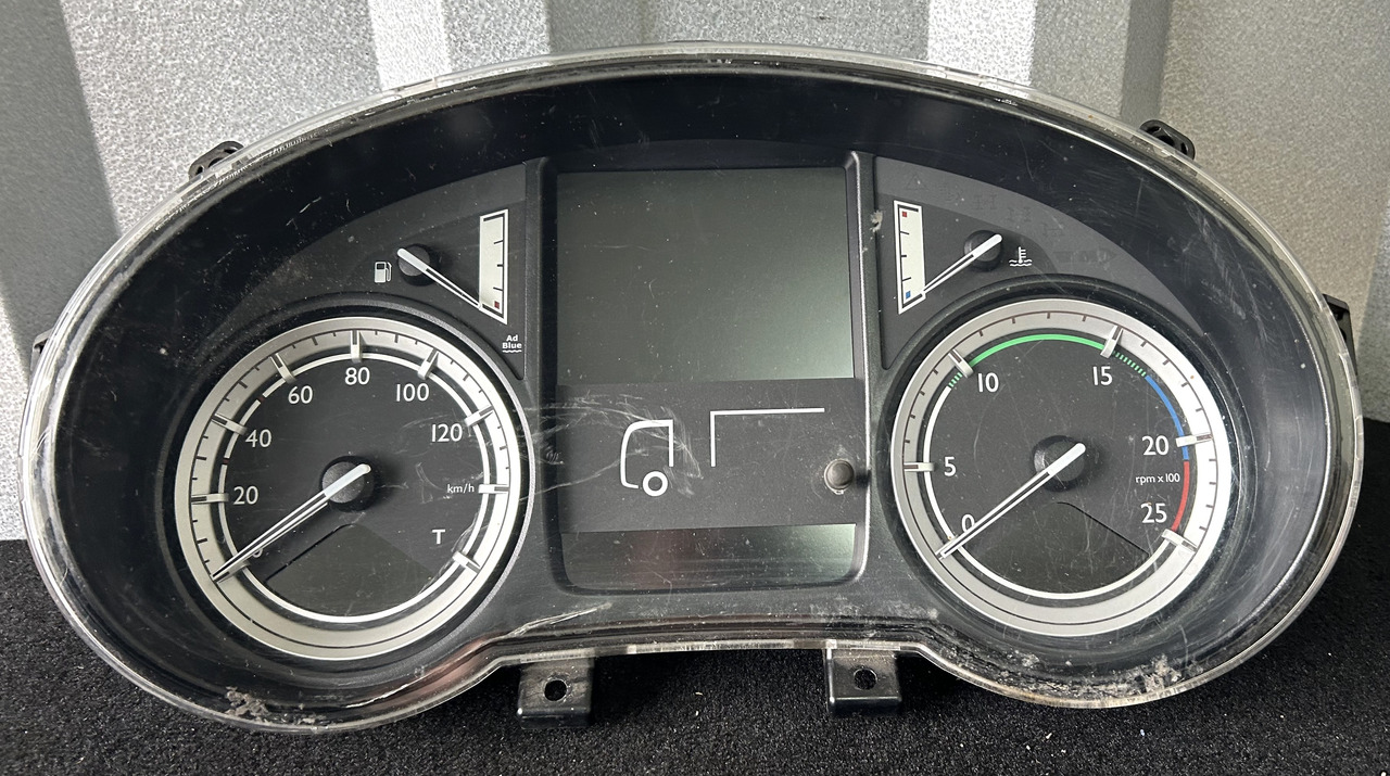 DAF DAF XF 106 CLOCK COUNTER 1952901 - Armatuurlaud: pilt 1 DAF DAF XF 106 CLOCK COUNTER 1952901 - Armatuurlaud: pilt 1