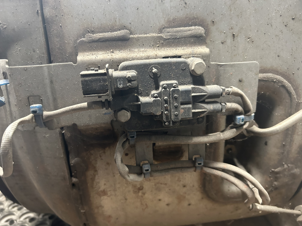 DAF DPF CATALYTIC CONVERTER DAF XF 106 - Katalüüsmuundur: pilt 4 DAF DPF CATALYTIC CONVERTER DAF XF 106 - Katalüüsmuundur: pilt 4