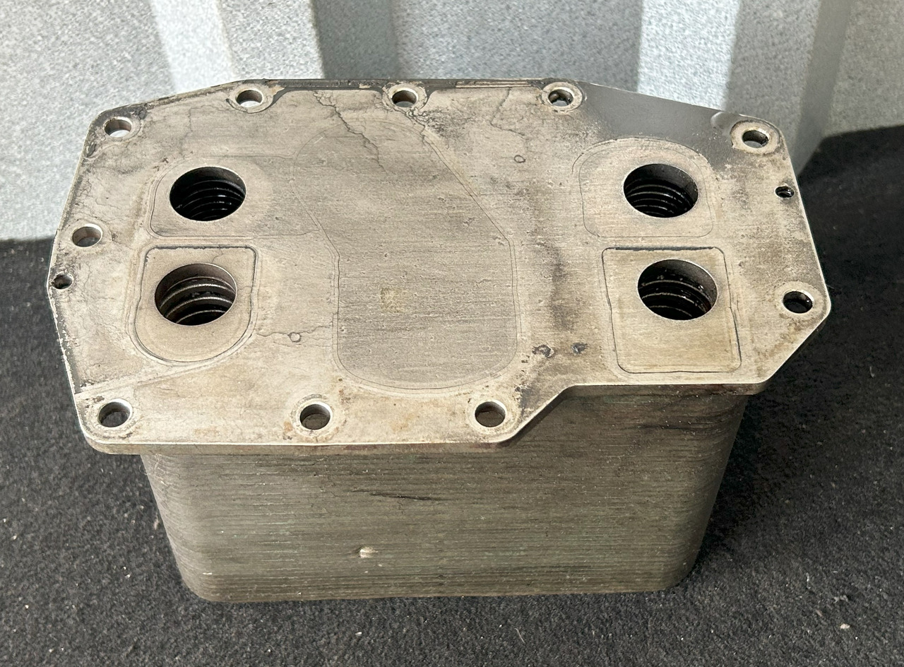 DAF XF 106 MX-11 44 OIL COOLER - Õlijahuti: pilt 2 DAF XF 106 MX-11 44 OIL COOLER - Õlijahuti: pilt 2