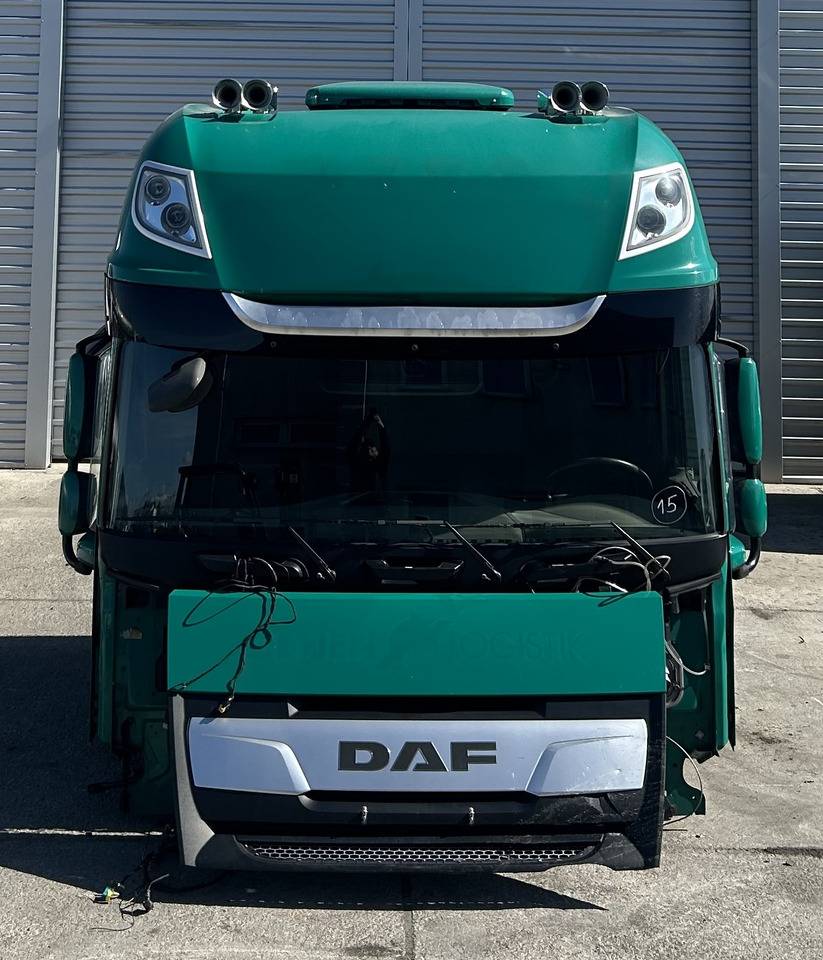 DAF XF 106 SUPER SPACE CAB LIFT truck - Kabiin - Veoauto: pilt 2 DAF XF 106 SUPER SPACE CAB LIFT truck - Kabiin - Veoauto: pilt 2