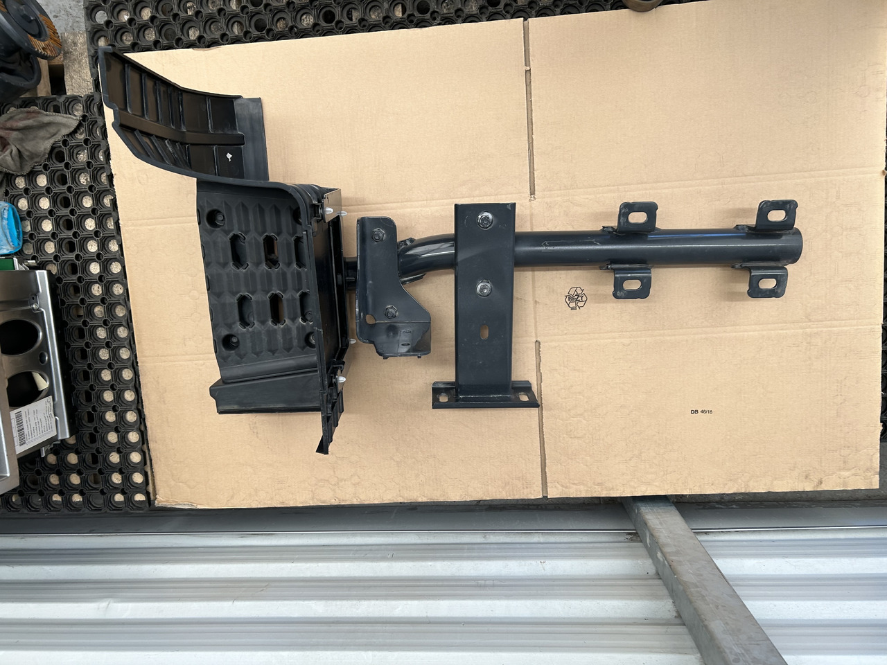 IVECO STOPIEŃ PRAWY STOPNICA + MOCOWANIE S-WAY - Asteraud: pilt 2 IVECO STOPIEŃ PRAWY STOPNICA + MOCOWANIE S-WAY - Asteraud: pilt 2