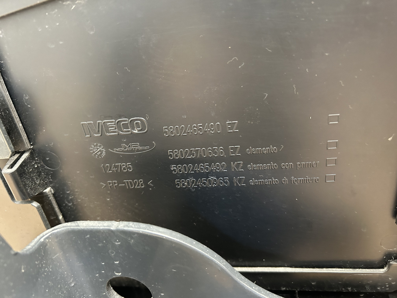 IVECO STOPIEŃ PRAWY STOPNICA + MOCOWANIE S-WAY - Asteraud: pilt 3 IVECO STOPIEŃ PRAWY STOPNICA + MOCOWANIE S-WAY - Asteraud: pilt 3