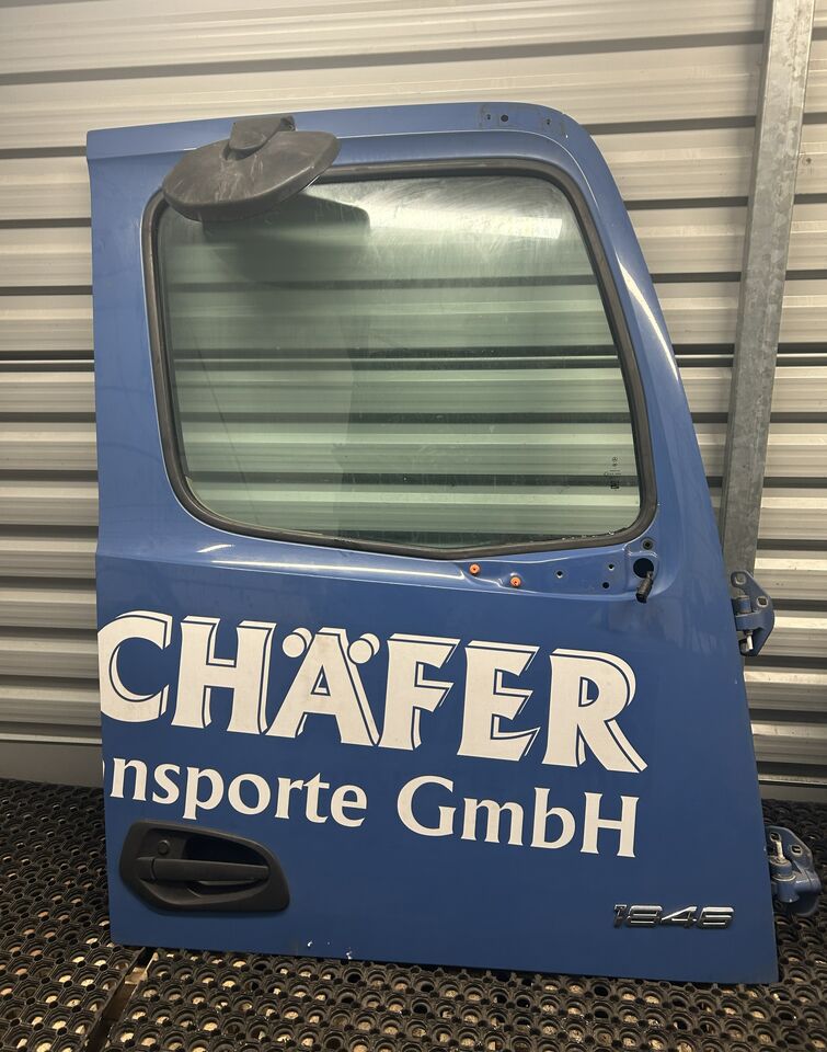 MERCEDES ACTROS MP4 DOOR RIGHT EITH RAMP MIRROR - Uks ja varuosad: pilt 1 MERCEDES ACTROS MP4 DOOR RIGHT EITH RAMP MIRROR - Uks ja varuosad: pilt 1
