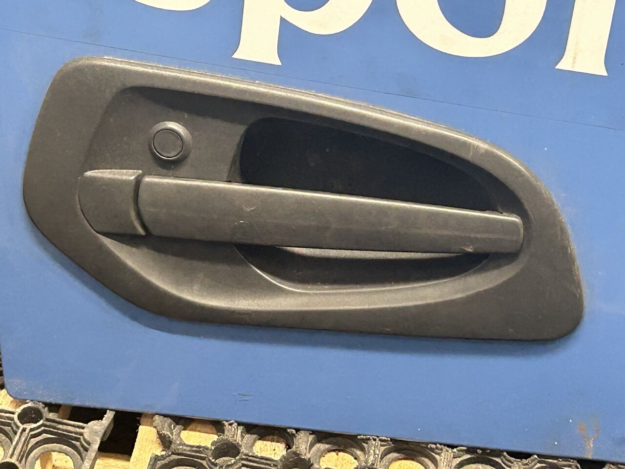 MERCEDES ACTROS MP4 DOOR RIGHT EITH RAMP MIRROR - Uks ja varuosad: pilt 2 MERCEDES ACTROS MP4 DOOR RIGHT EITH RAMP MIRROR - Uks ja varuosad: pilt 2