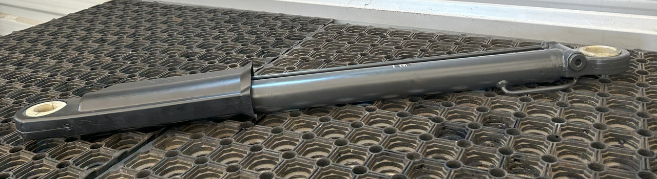 MERCEDES ATEGO CABIN LIFTING ACTUATOR + PUMP - Kabiini vedrustus: pilt 4 MERCEDES ATEGO CABIN LIFTING ACTUATOR + PUMP - Kabiini vedrustus: pilt 4