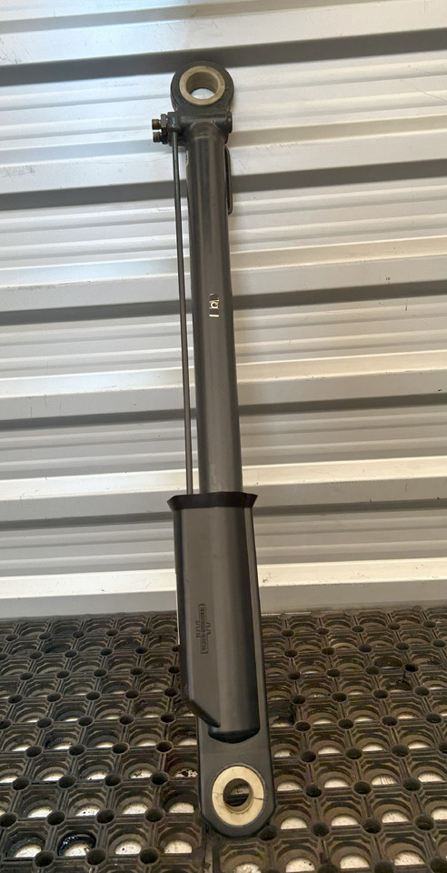 MERCEDES ATEGO CABIN LIFTING ACTUATOR + PUMP - Kabiini vedrustus: pilt 2 MERCEDES ATEGO CABIN LIFTING ACTUATOR + PUMP - Kabiini vedrustus: pilt 2