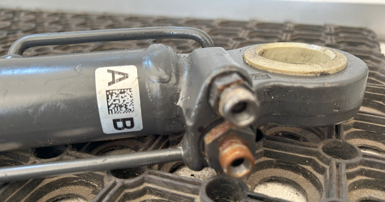 MERCEDES ATEGO CABIN LIFTING ACTUATOR + PUMP - Kabiini vedrustus: pilt 5 MERCEDES ATEGO CABIN LIFTING ACTUATOR + PUMP - Kabiini vedrustus: pilt 5