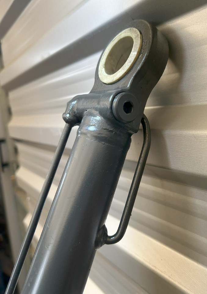 MERCEDES ATEGO CABIN LIFTING ACTUATOR + PUMP - Kabiini vedrustus: pilt 3 MERCEDES ATEGO CABIN LIFTING ACTUATOR + PUMP - Kabiini vedrustus: pilt 3