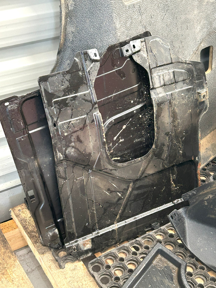 MERCEDES-BENZ KOMPLETNA PRZEKŁADKA WNĘTRZA - DESKA KONSOLA DO ANGLIKA MERCEDES AROCS MP4 - Kabiin: pilt 5 MERCEDES-BENZ KOMPLETNA PRZEKŁADKA WNĘTRZA - DESKA KONSOLA DO ANGLIKA MERCEDES AROCS MP4 - Kabiin: pilt 5