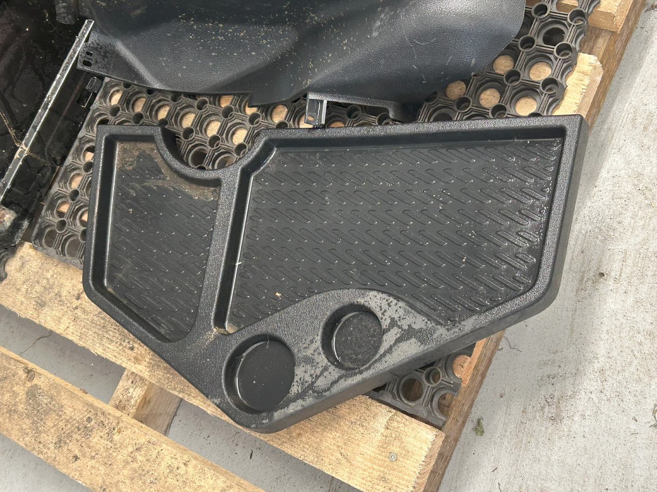 MERCEDES-BENZ KOMPLETNA PRZEKŁADKA WNĘTRZA - DESKA KONSOLA DO ANGLIKA MERCEDES AROCS MP4 - Kabiin: pilt 3 MERCEDES-BENZ KOMPLETNA PRZEKŁADKA WNĘTRZA - DESKA KONSOLA DO ANGLIKA MERCEDES AROCS MP4 - Kabiin: pilt 3