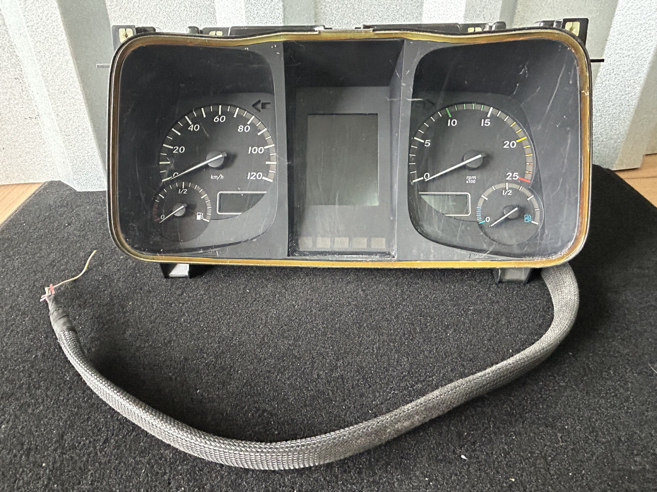 MERCEDES COUNTER ACTROS MP4 A0084468424 - Armatuurlaud: pilt 2 MERCEDES COUNTER ACTROS MP4 A0084468424 - Armatuurlaud: pilt 2