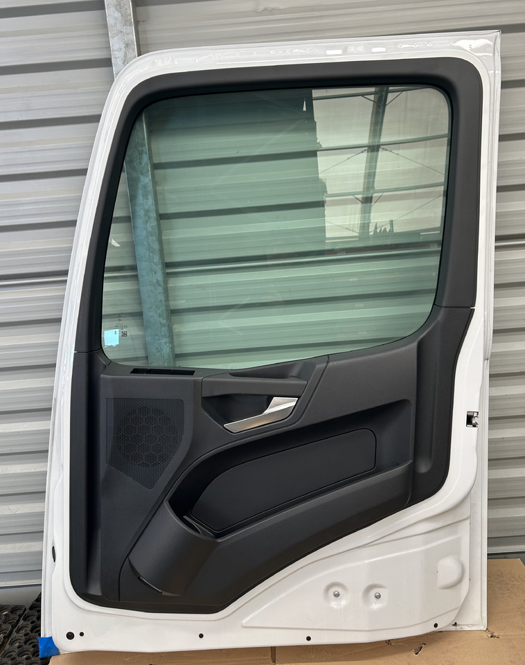 MERCEDES DOOR RIGHT narrow cab M-CLASSIC SPACE ACTROS AROCS MP4 MP5 BRAND NEW - Uks ja varuosad: pilt 2 MERCEDES DOOR RIGHT narrow cab M-CLASSIC SPACE ACTROS AROCS MP4 MP5 BRAND NEW - Uks ja varuosad: pilt 2
