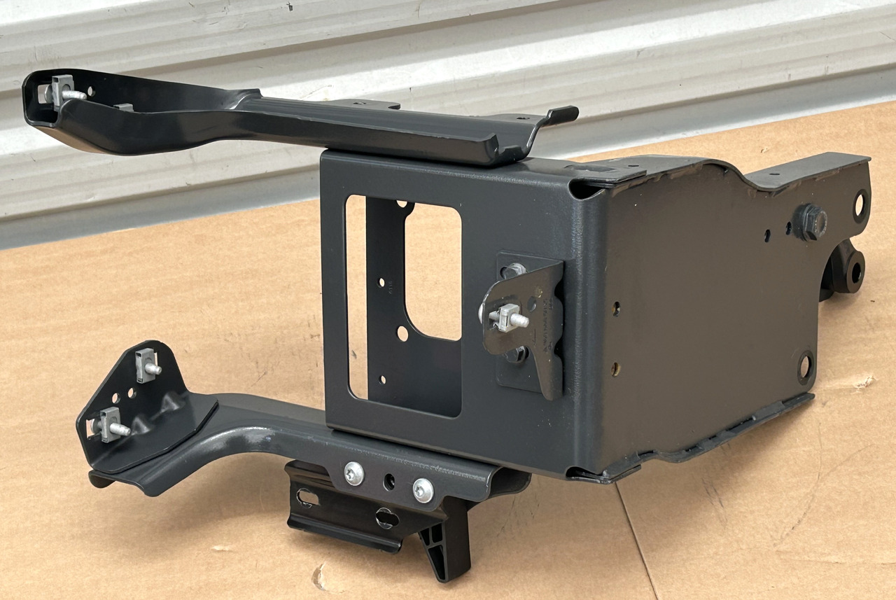 MERCEDES MOUNTING STEERING STEP SUPPORT AROCS ACTROS MP4 MP5 - Pealisehitus ja välispind: pilt 3 MERCEDES MOUNTING STEERING STEP SUPPORT AROCS ACTROS MP4 MP5 - Pealisehitus ja välispind: pilt 3