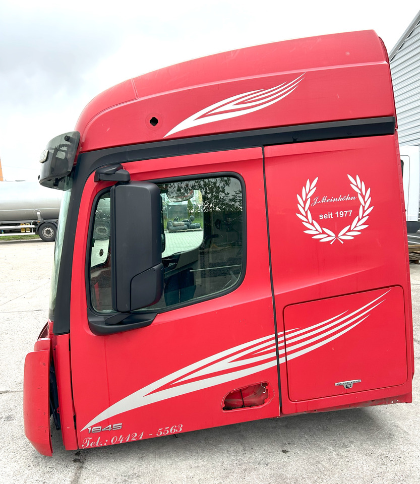 Mercedes Actros MP4 L StreamSpace 2,50 - Kabiin: pilt 4 Mercedes Actros MP4 L StreamSpace 2,50 - Kabiin: pilt 4