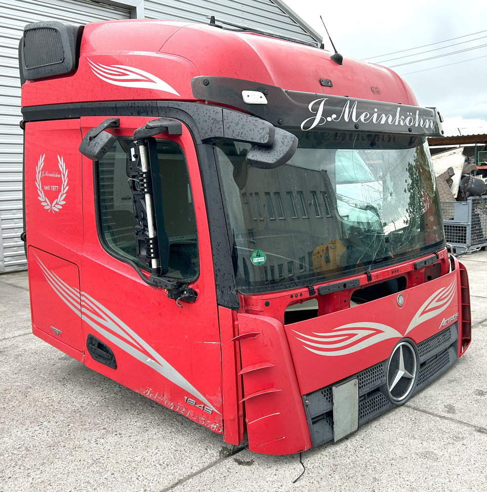 Mercedes Actros MP4 L StreamSpace 2,50 - Kabiin: pilt 1 Mercedes Actros MP4 L StreamSpace 2,50 - Kabiin: pilt 1