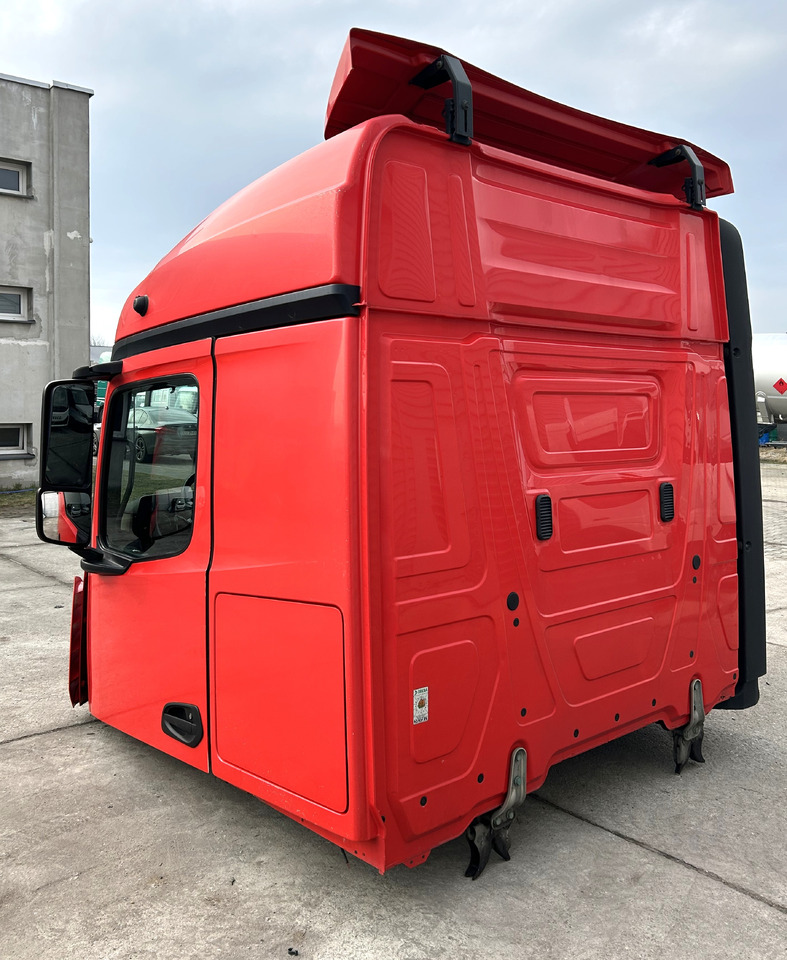 Mercedes Actros MP4 - Kabiin: pilt 5 Mercedes Actros MP4 - Kabiin: pilt 5