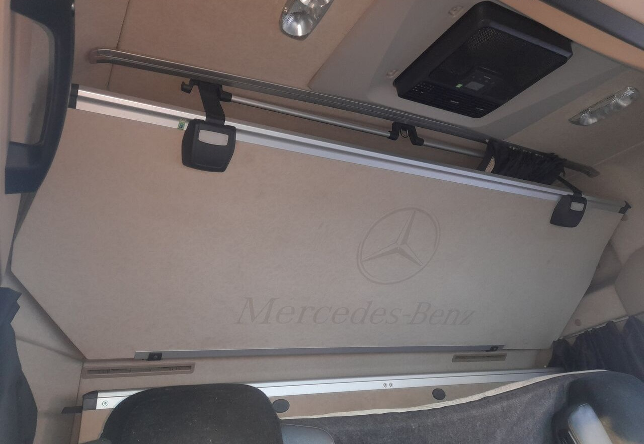 Mercedes-Benz ACTROS Mercedes-Benz - Kabiin ja interjöör - Veoauto: pilt 1 Mercedes-Benz ACTROS Mercedes-Benz - Kabiin ja interjöör - Veoauto: pilt 1
