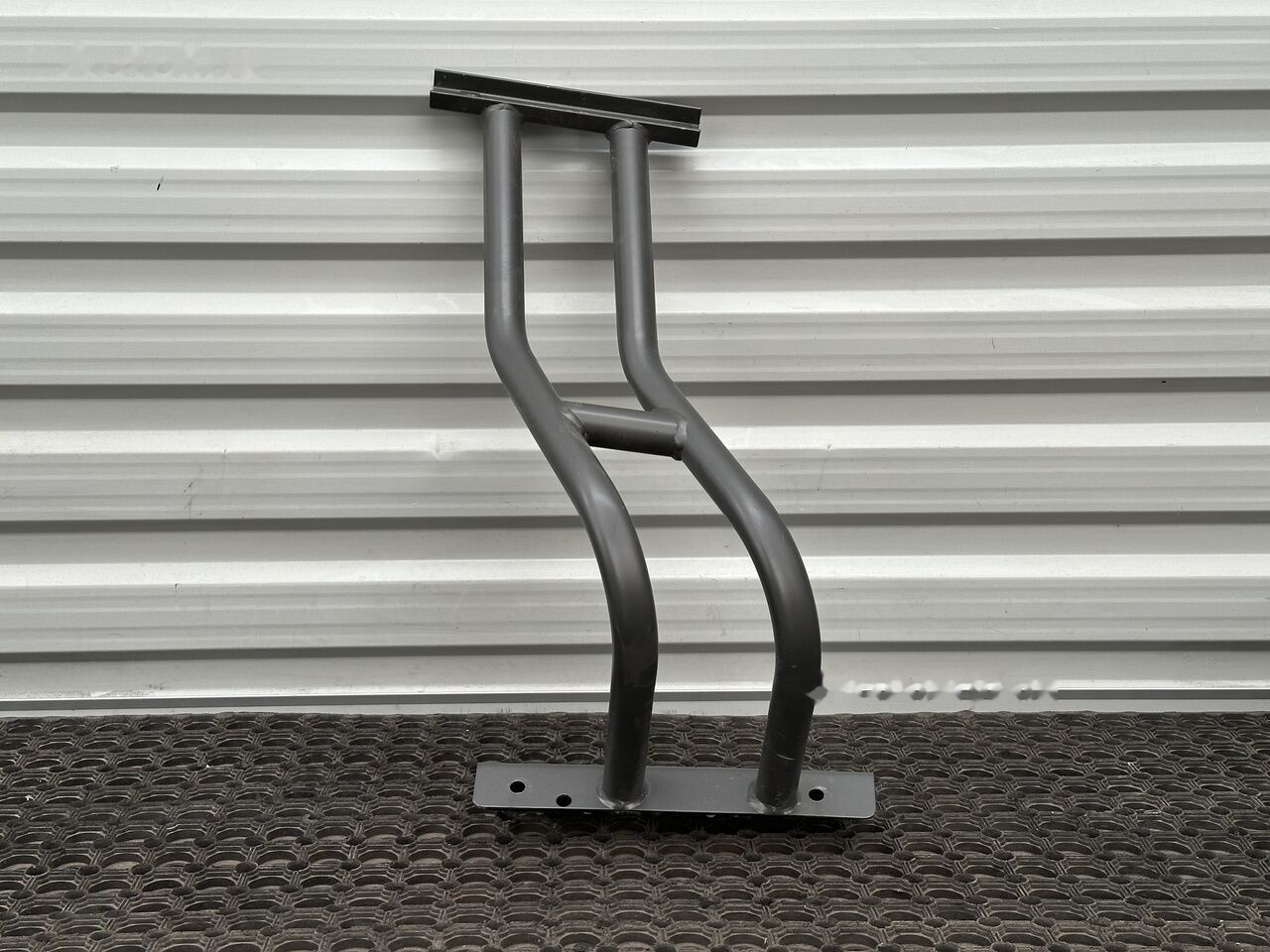 WSPORNIK STOPNIA / STEP SUPPORT IVECO EUROCARGO - Kabiin ja interjöör - Veoauto: pilt 1 WSPORNIK STOPNIA / STEP SUPPORT IVECO EUROCARGO - Kabiin ja interjöör - Veoauto: pilt 1