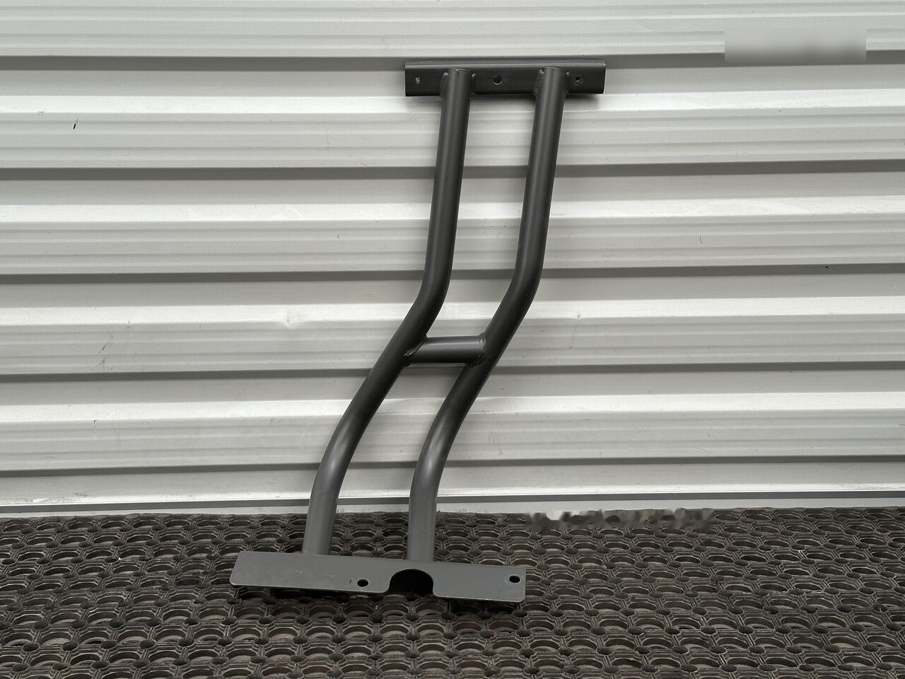 WSPORNIK STOPNIA / STEP SUPPORT IVECO EUROCARGO - Kabiin ja interjöör - Veoauto: pilt 2 WSPORNIK STOPNIA / STEP SUPPORT IVECO EUROCARGO - Kabiin ja interjöör - Veoauto: pilt 2