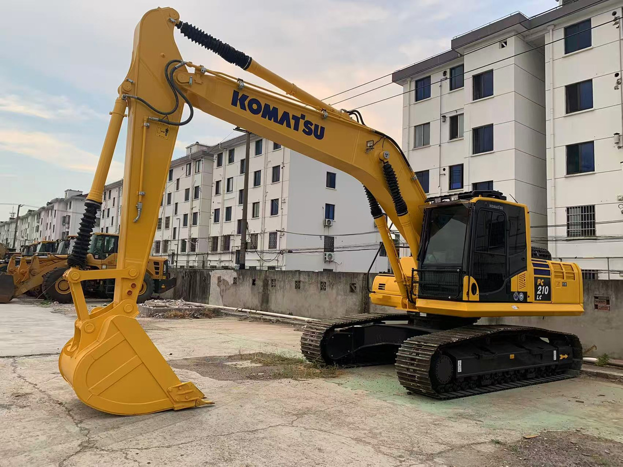 Komatsu Crawler Excavator PC210, PC200 Good Price Japan Excavator - Lintekskavaator: pilt 1 Komatsu Crawler Excavator PC210, PC200 Good Price Japan Excavator - Lintekskavaator: pilt 1