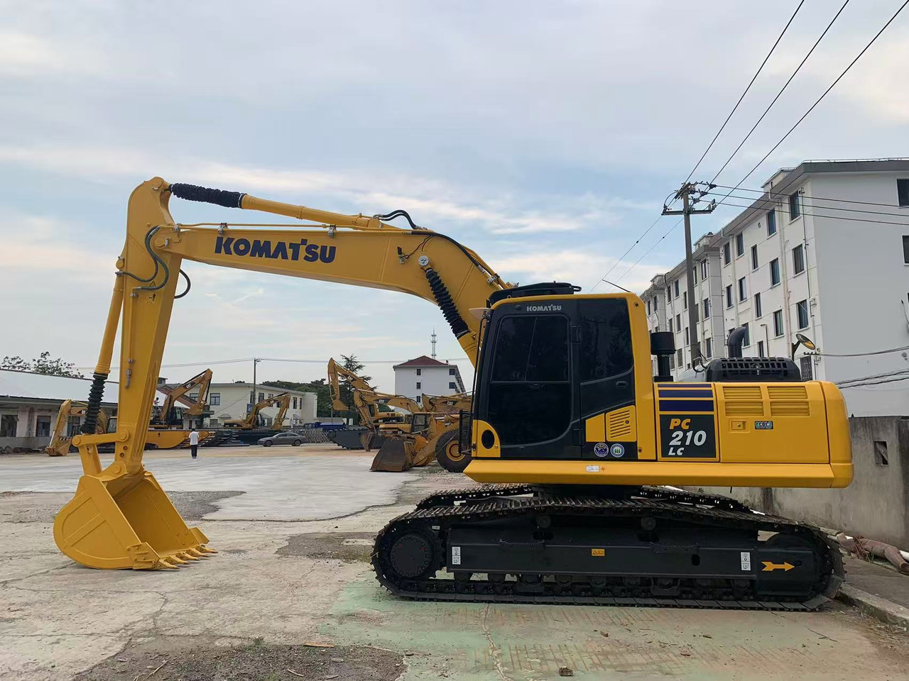 Komatsu Crawler Excavator PC210, PC200 Good Price Japan Excavator - Lintekskavaator: pilt 3 Komatsu Crawler Excavator PC210, PC200 Good Price Japan Excavator - Lintekskavaator: pilt 3