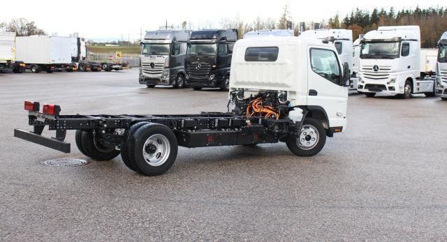 FUSO Canter 4C15E - Kabiinišassiiga veoauto: pilt 2 FUSO Canter 4C15E - Kabiinišassiiga veoauto: pilt 2