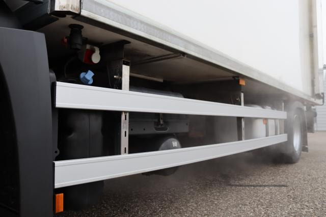 Mercedes-Benz Antos 1832 L - Külmutiga veoauto: pilt 3 Mercedes-Benz Antos 1832 L - Külmutiga veoauto: pilt 3