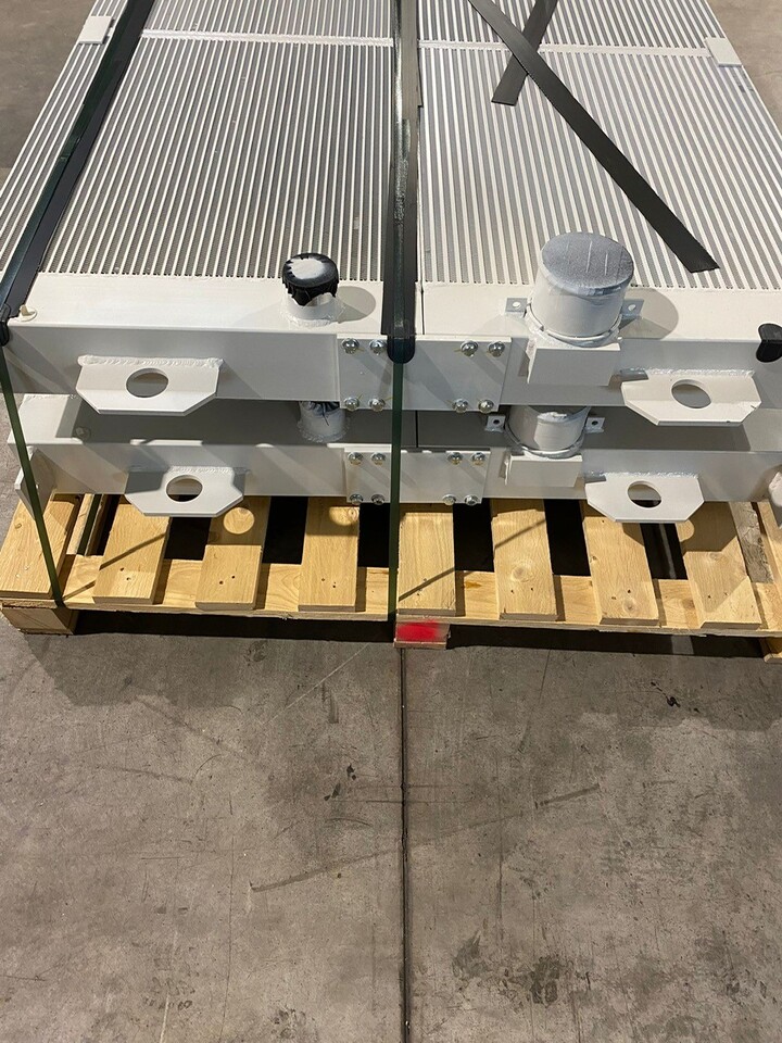 O&K Terex Water radiator RH120 Cat 6030 3672533 1459344 533-9472 - Radiaator - Veoauto: pilt 2 O&K Terex Water radiator RH120 Cat 6030 3672533 1459344 533-9472 - Radiaator - Veoauto: pilt 2