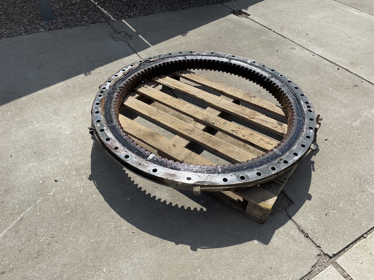 LIEBHERR R906 - Pöördrõngas - Ekskavaator: pilt 2 LIEBHERR R906 - Pöördrõngas - Ekskavaator: pilt 2