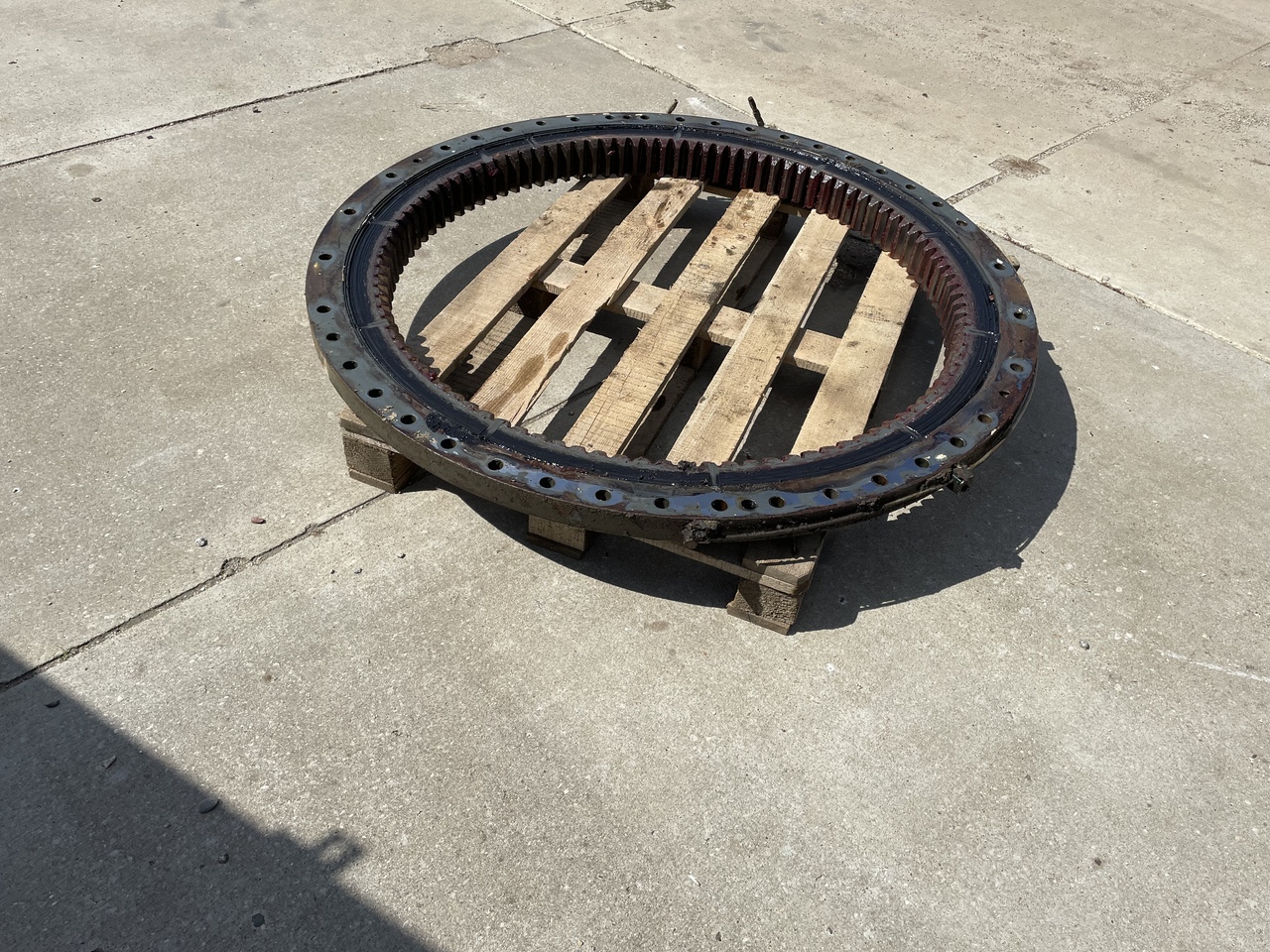 LIEBHERR R906 - Pöördrõngas - Ekskavaator: pilt 3 LIEBHERR R906 - Pöördrõngas - Ekskavaator: pilt 3