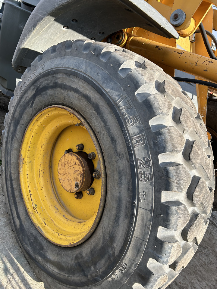 Liebherr L514 - Komplektne ratas - Rataslaadur: pilt 3 Liebherr L514 - Komplektne ratas - Rataslaadur: pilt 3