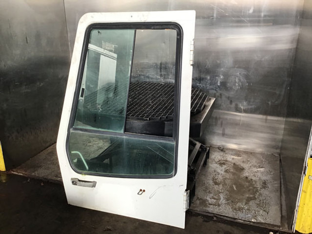 Liebherr Cabin Door - Uks ja varuosad: pilt 2 Liebherr Cabin Door - Uks ja varuosad: pilt 2