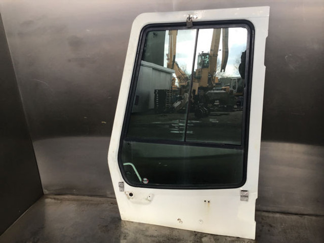 Liebherr Cabin Door - Uks ja varuosad: pilt 1 Liebherr Cabin Door - Uks ja varuosad: pilt 1