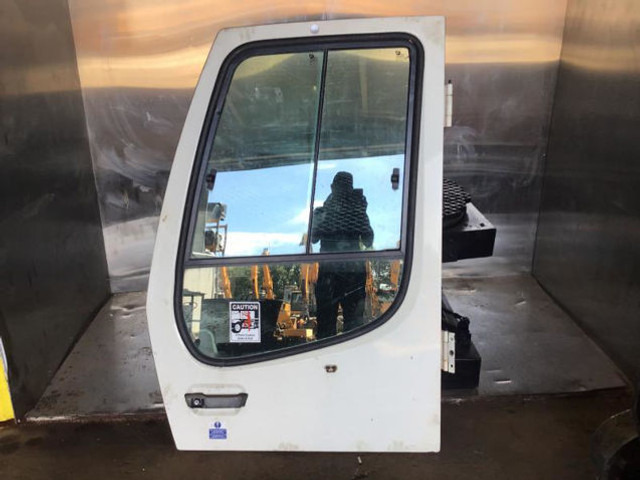 Liebherr Cabin Door - Uks ja varuosad: pilt 1 Liebherr Cabin Door - Uks ja varuosad: pilt 1