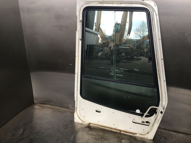 Liebherr Cabin Door - Uks ja varuosad: pilt 2 Liebherr Cabin Door - Uks ja varuosad: pilt 2