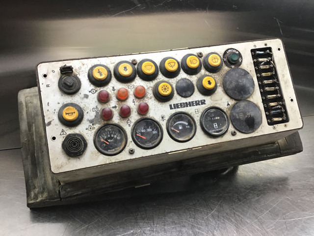 Liebherr Console - Armatuurlaud: pilt 1 Liebherr Console - Armatuurlaud: pilt 1