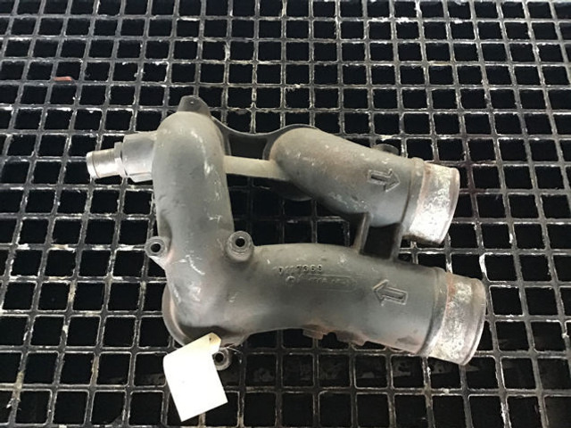 Liebherr Coolant pipe bend - Kliimaseadme osa: pilt 1 Liebherr Coolant pipe bend - Kliimaseadme osa: pilt 1