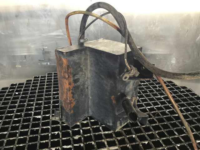 Liebherr Equalizing Reservoir - Paisupaak: pilt 5 Liebherr Equalizing Reservoir - Paisupaak: pilt 5