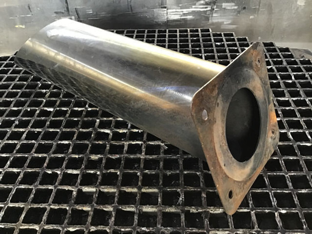Liebherr Exhaust Pipe - Summuti toru: pilt 1 Liebherr Exhaust Pipe - Summuti toru: pilt 1