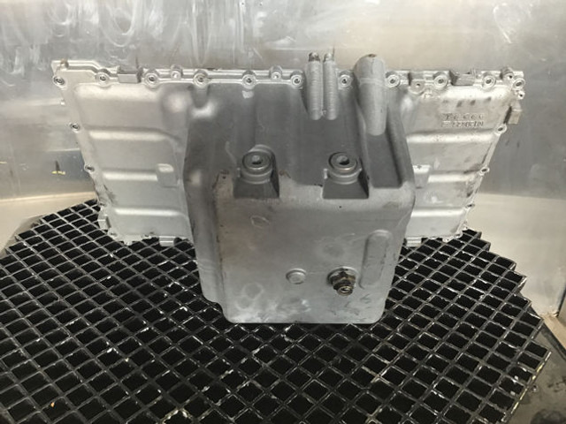Liebherr Oil Sump - Karter: pilt 4 Liebherr Oil Sump - Karter: pilt 4
