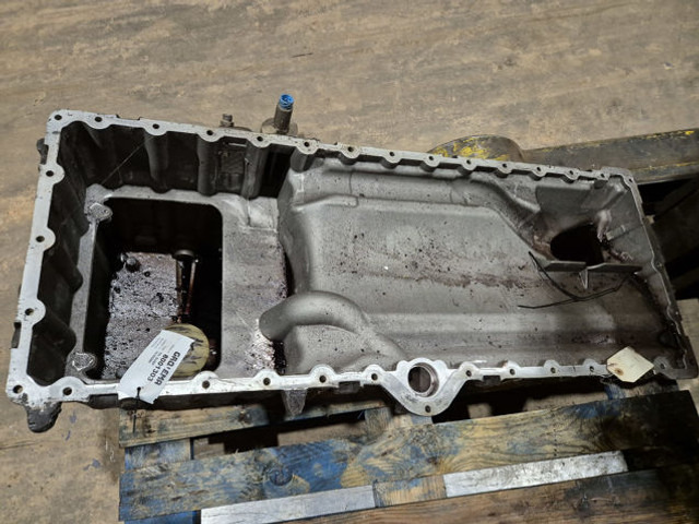 Liebherr Oil Sump - Karter: pilt 4 Liebherr Oil Sump - Karter: pilt 4