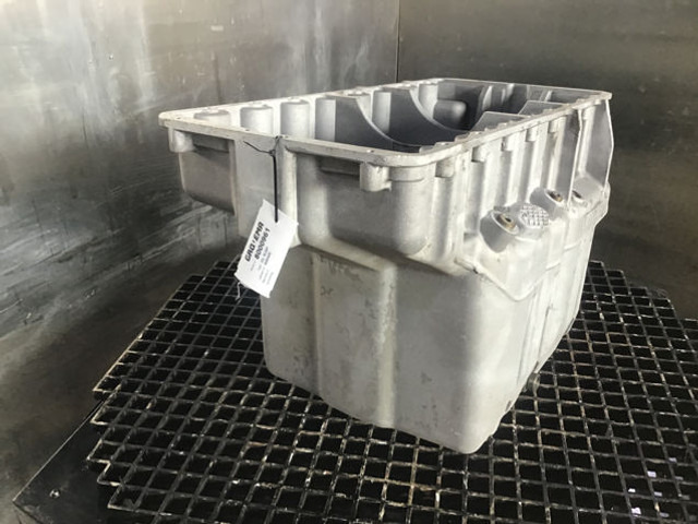 Liebherr Oil Sump - Karter: pilt 3 Liebherr Oil Sump - Karter: pilt 3