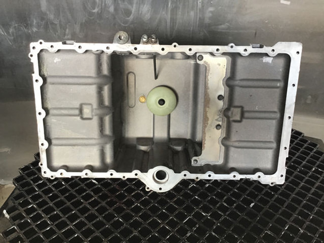 Liebherr Oil Sump - Karter: pilt 1 Liebherr Oil Sump - Karter: pilt 1