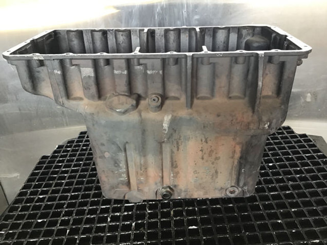 Liebherr Oil Sump - Karter: pilt 3 Liebherr Oil Sump - Karter: pilt 3